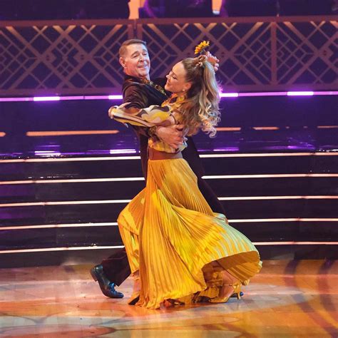 Barry Williams Dances To Brady Bunch Song On Dancing With The Stars