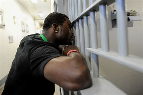 Michael Vick Goes Back To Prison Sports Illustrated