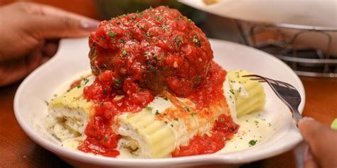 Check out the full menu for olive garden. Olive Garden's Newest Pasta Dish Comes With A Giant 12 ...