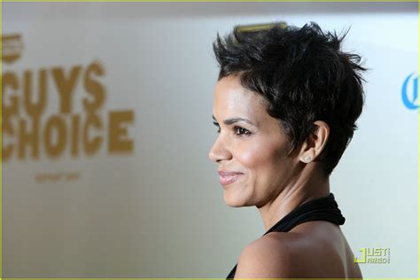 Halle Berry And Jamie Foxx Kissing Commotion Photo 1957171 Halle
