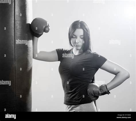 Brunette Woman In Boxing Gloves And Body Hitting Pear Stock Photo Alamy