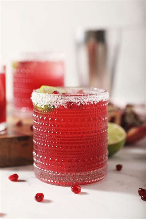 How To Make A Pomegranate Margarita With 5 Ingredients