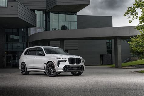 2023 Bmw X7 M60i Gets Painted In Mineral White