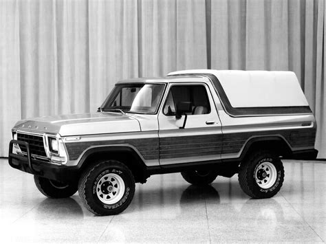 White Ford Bronco Ford Bronco Ford Suv Old Ford Trucks