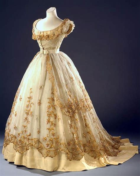 Such gowns are typically worn with a stole (a formal shawl in expensive fabric). 509 best images about 1860's Ball Gowns on Pinterest ...