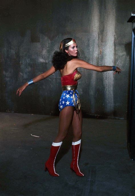 379146 Lynda Carter Wonder Woman 70s Tv Show Wall Print Poster Ca 15