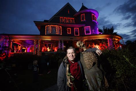the best and scariest halloween decorations in the nyc area