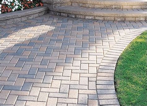 Holland Stone In 90 Degree Herringbone Pattern With A Soldier Course