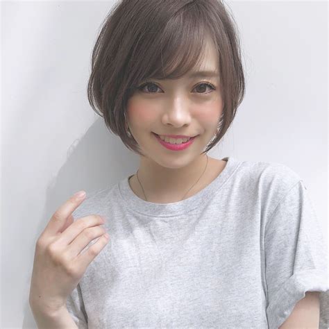 芸能人にも人気♡前下がりのショートボブスタイル集|【HAIR】