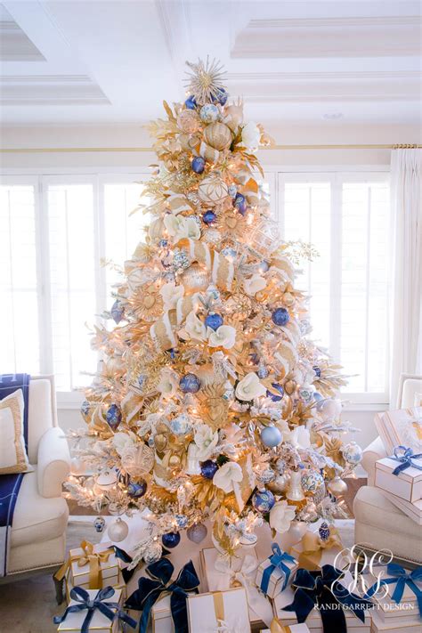 Thiết kế gold decorations christmas tree cho cây thông noel lộng lẫy và