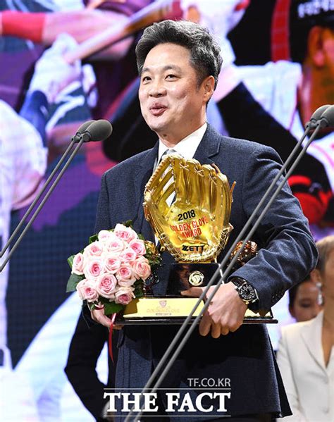 로그인 유지 기능을 사용할 경우 다음 접속부터는 로그인을 하실 필요가 없습니다. TF포토 '올 한해를 빛낸 최고의 선수들'…2018 KBO 골든글러브 ...