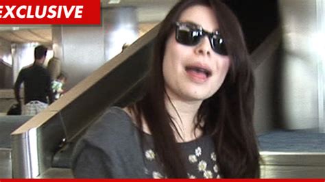 Icarly Star Miranda Cosgrove Tour Bus Accident Broken Ankle