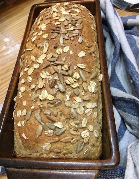 Schnelles kerniges Dinkelbrot