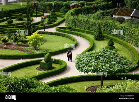 El Topiary Gardens Parc Des Topiaires Con Sus Arbustos Buxus Podadas