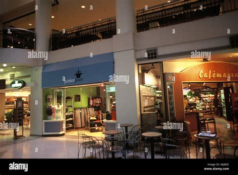 Underground City In Montreal Shopping Center Cours Mont Royal Stock