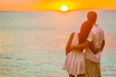 Honeymoon Couple Romantic In Love At Beach Sunset Stock Image Image Of Ocean Couples 34259129