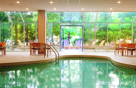 Het hotel heeft een compleet aanbod aan voorzieningen en gasten zullen hun verblijf dan ook als aangenaam ervaren. Embassy Suites Hotel Cincinnati-Northeast (Blue Ash ...