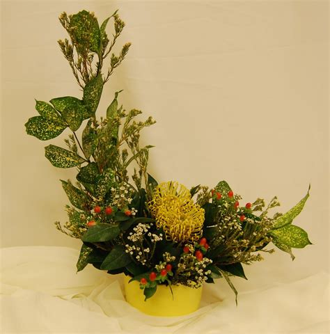 Jul 10, 2012 · these are the 6 basic flower arrangement shapes that are the easiest to start with. Designer Floral Arrangements | crescent floral arrangement ...