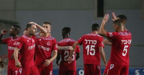בנוסף, שיחק עמה במוקדמות ליגת האלופות ונשר עמה לשלב הבתים של הליגה האירופית, לאחר שהודחה בשלב הפלייאוף מול סלטיק הסקוטית. הפועל תל אביב: הבוררות עם מאור בוזגלו תימשך בינואר 2021 | ספורט 1