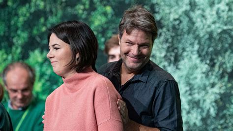 Jens spahn kommt auf 0,3 (mai i: Grünen-Parteitag: Baerbock und Habeck wiedergewählt - doch Umfragewerte sinken | Politik