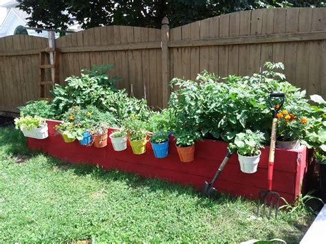 I Painted My Raised Bed With Emperors Silk Chalk Paint Ascp And Hung