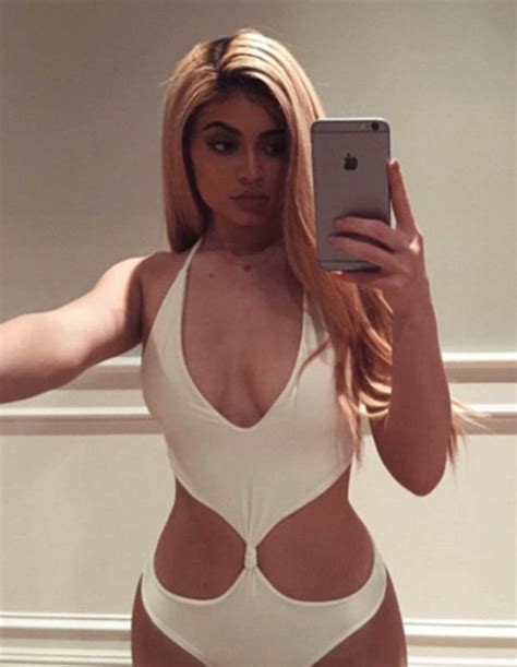 Plastic Surgeon On Kylie Jenner Boob Job Rumours ‘theyre Swollen