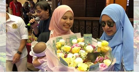 Ini adalah salah satu bukti keimanan kita kepada allah ﷻ. "Murah Rezeki Suami Bahagiakan Isteri." Surprise Hari Jadi, Abby Muat Naik Ucapan Penghargaan ...