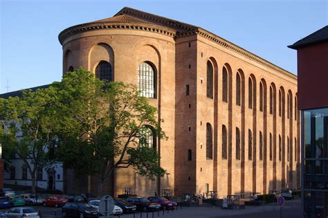 Weismark) unterwegs waren, kamen wir zufällig an der pizzeria 'di santo' vorbei und da wir ja irgendwie immer hungrig sind und es noch einen freien tisch auf der terrasse gab, ließen wir uns spontan hier nieder. Você sabe dizer quais são os prédios mais antigos do mundo ...