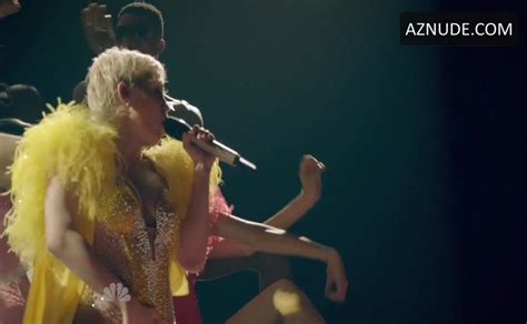 Miley Cyrus Sexy Scene In Miley Cyrus Bangerz Tour Aznude