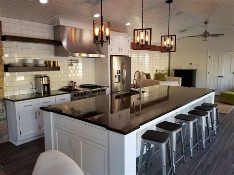 Kitchen Countertops in El Paso | Quartz & Granite Options for a Remodel