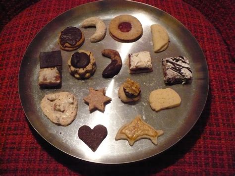 Bake in the preheated oven for 15 to 20 minutes, cookies should be golden brown. österreichische weihnachtskekse austrian christmas cookies ...