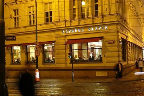 20 czech and czechoslovak titles. A Prague institution - the famous Café Slavia | Radio Prague