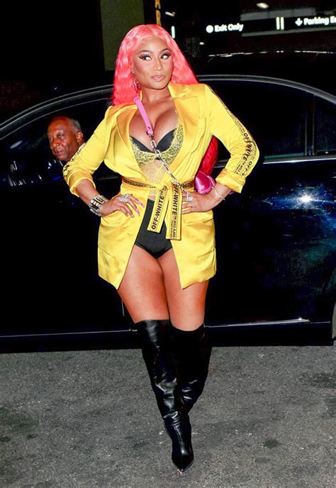 Nicki Minaj Abandons Clothes In Undie Lievable Ensemble At Fashion Week