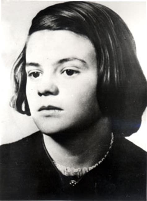 Sophie scholl begins on a crisp winter day, with sophie and hans distributing leaflets around the empty halls of a university before class is let out. Wie Rechte den Widerstand von Sophie Scholl mißbrauchen ...
