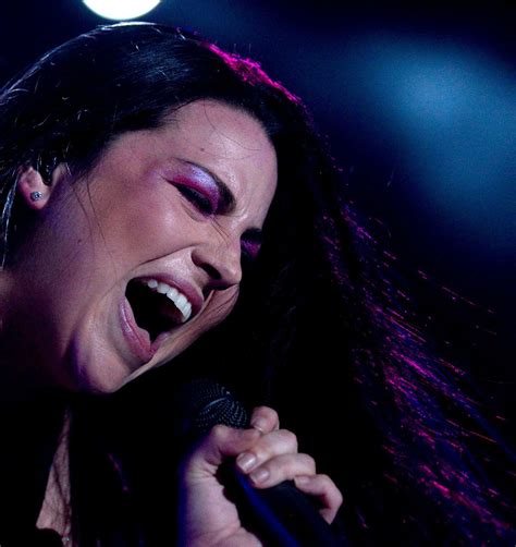Qanda With Amy Lee Of Evanescence Singer Talks Touring Inspiration And