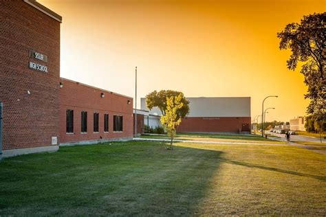 École Secondaire Sisler High School