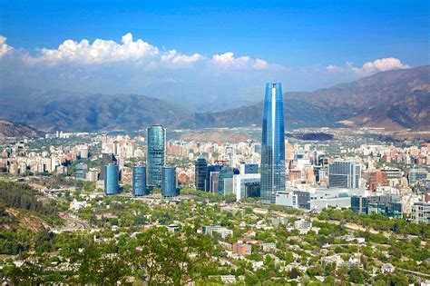 Chile remains under a state of emergency through june 2021. Qué ver en Santiago de Chile [Turismo en la capital de ...