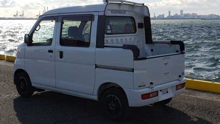 Cute Daihatsu Hijet Deck Van Has The Tiniest Truck Bed Weve Ever Seen