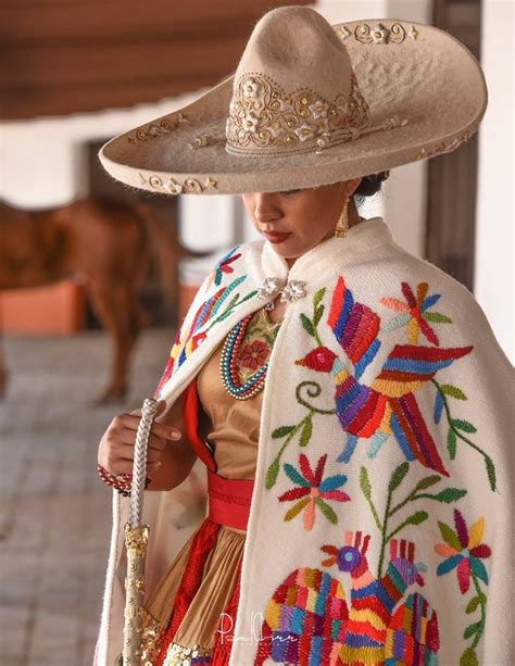 Pin De Charras Escaramuzas En Detalles Vestimenta Charra Trajes De Mexico Traje De Mariachi