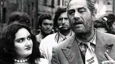 Grandi magazzini è un film di genere commedia del 1986, diretto da castellano, pipolo, con enrico montesano e nino manfredi. Nino Manfredi, uno dei grandi mostri della commedia italiana