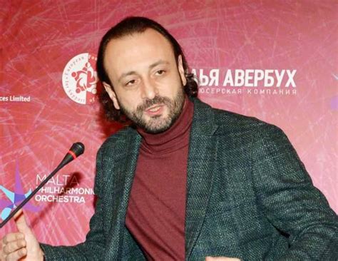 Илья авербух долгие годы считался главным холостяком российского фигурного катания. Авербух отменил свои ледовые шоу в Москве на Новый год