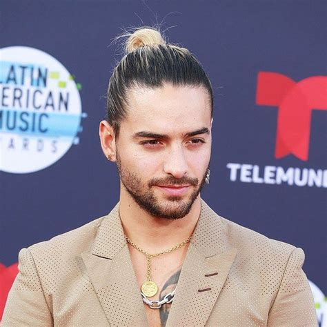 Steal This Hairstyle From Maluma Mens Hairstyles Hair And Beard Styles Long Hair Styles Men