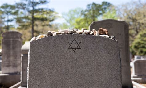 A Doulas Guide To Jewish Rituals At End Of Life