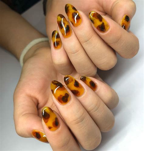 ≡ Tortoiseshell Nails Are Autumns Coolest Manicure Trend 》 Her Beauty
