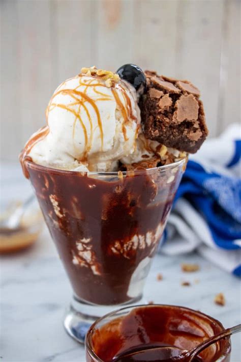 Hot Fudge Brownie Sundae