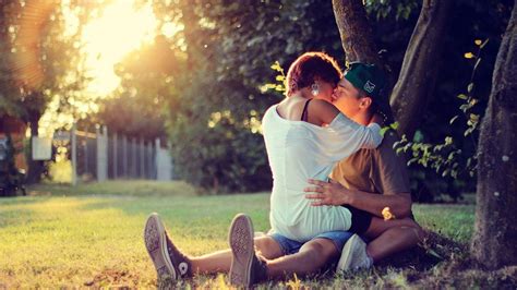 Love Couple Kissing Images Hd