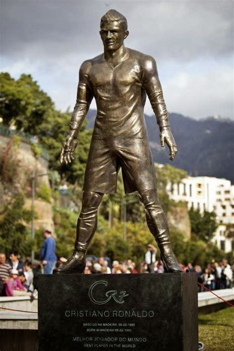 Ronaldo statue in madeira being unveiled 21 dec 2014. Photos: Cristiano Ronaldo statue officially unveiled his ...