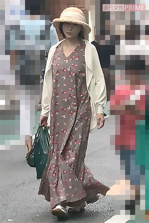 1,493 likes · 1 talking about this. 広末涼子の画像・写真 | 8月上旬、帽子を目深にかぶり、商店街 ...