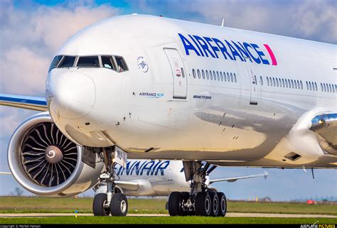F Gznj Air France Boeing 777 300er At Paris Charles De Gaulle