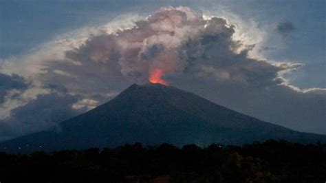 Bali Airport Reopens After Ash Threat From Volcano Stranded Thousands
